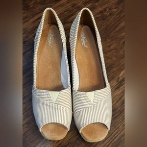 Wanted Tan/White Stripe Espadrille Peep Toe Neutral Wedges 8.5 Wedding Summer